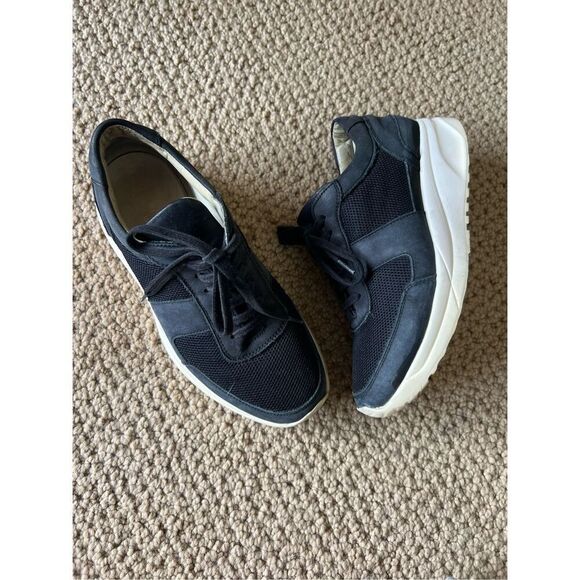 Common Projects Sneakers - Picture 6 of 7